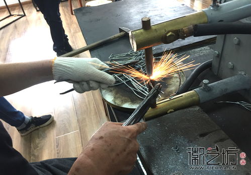 點亮匠心之路，從鐵畫到彩燈 安徽工藝美術大師的傳統技法新闡釋